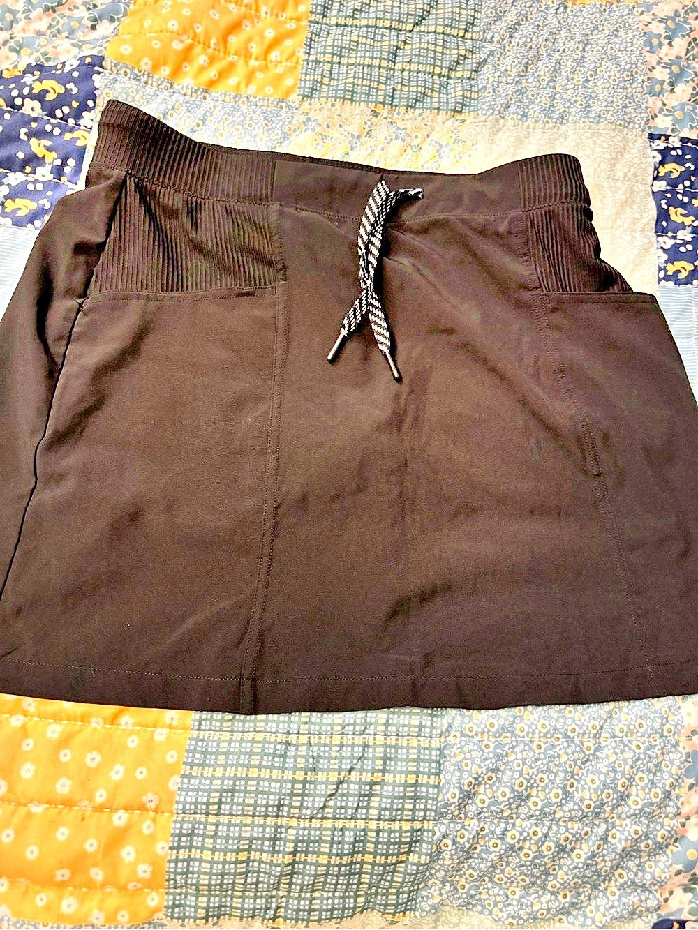 Avalanche Black Athletic Shorts Medium Like New